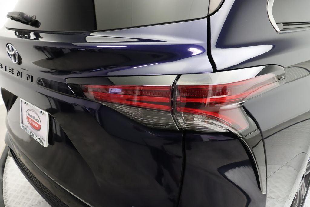 2022 Toyota Sienna XSE 9
