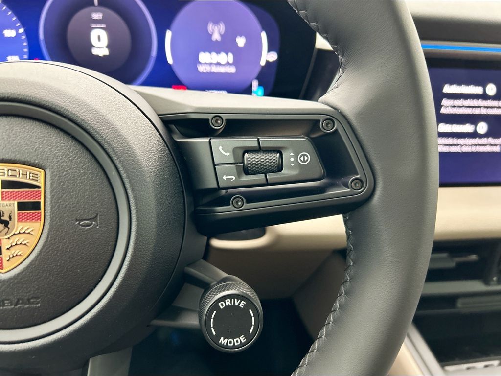 Thumbnail: 2025 Porsche Macan - 15