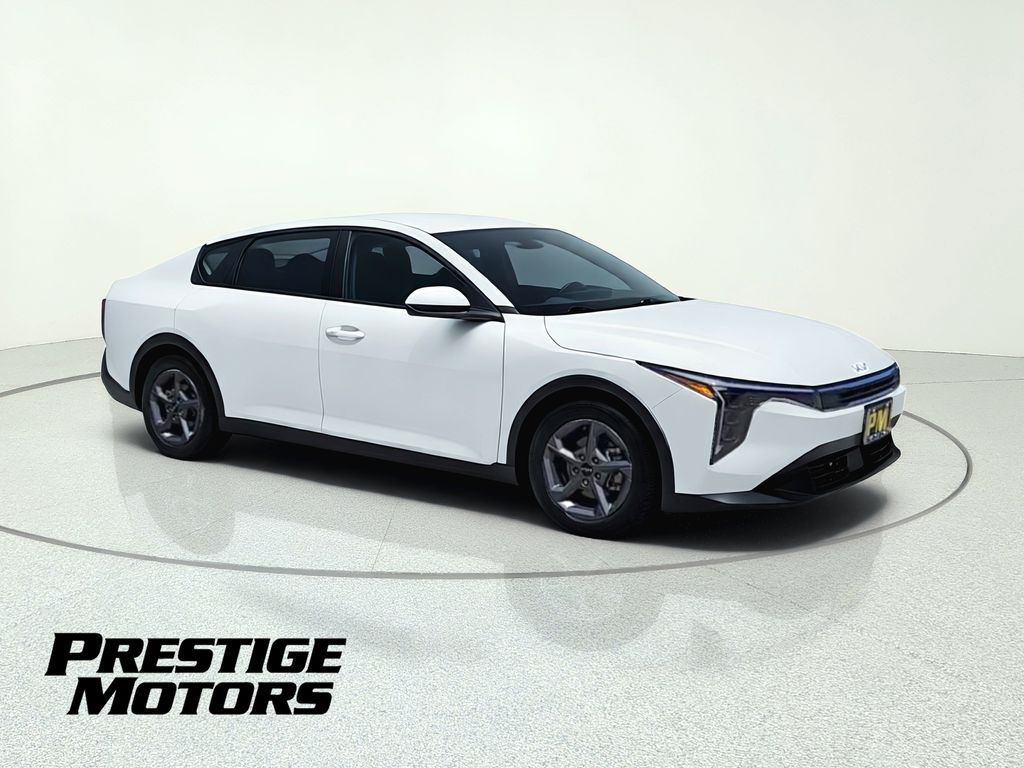 Snow White Pearl 2025 Kia K4 Sedan Front-Wheel Drive Continuously Variable Transmission