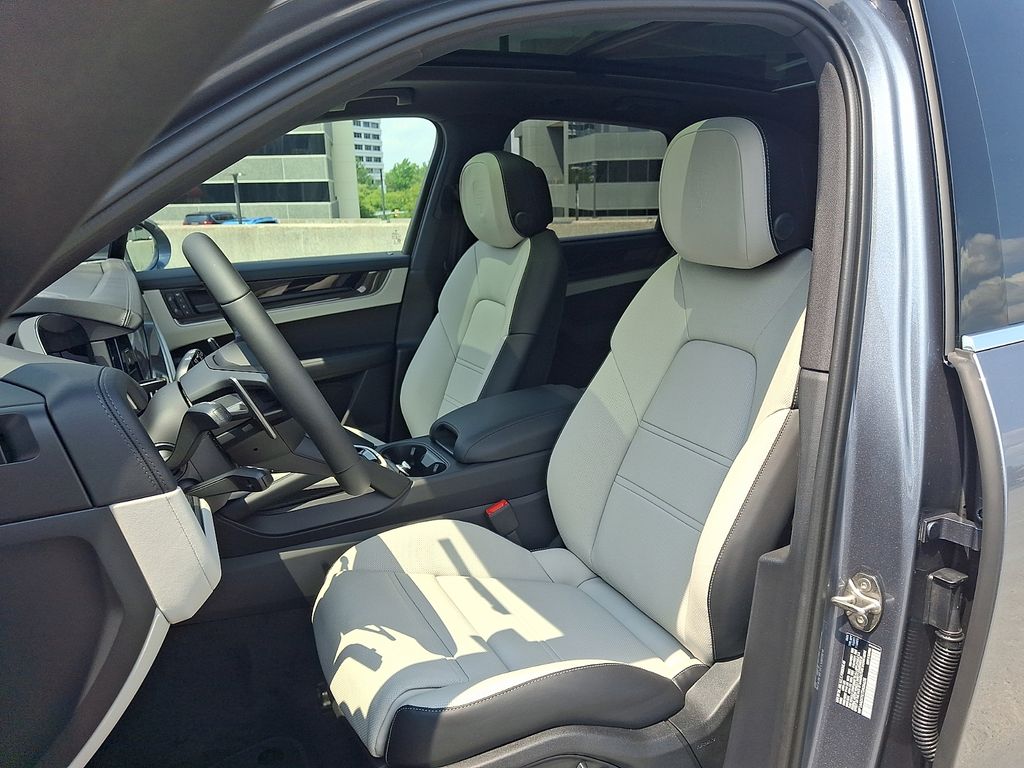 Thumbnail: 2026 Porsche Cayenne - 5
