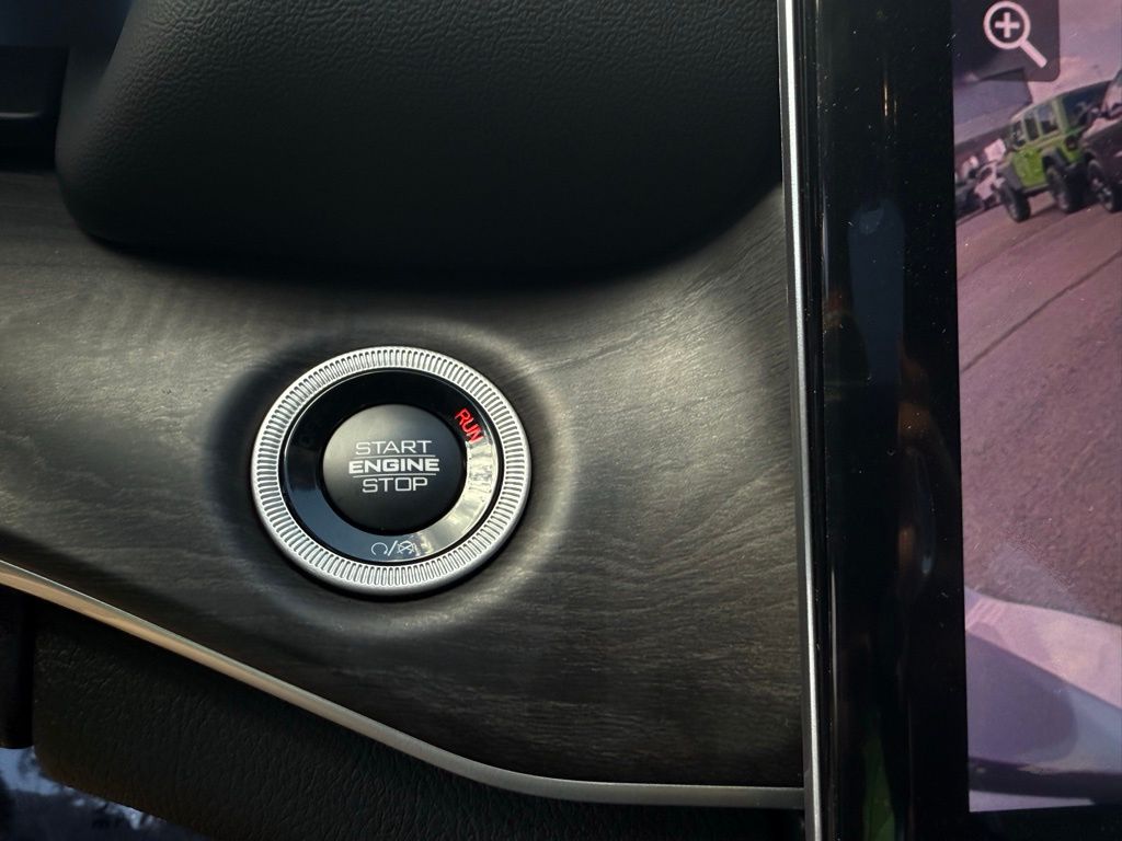 JeepGrand Cherokee L8