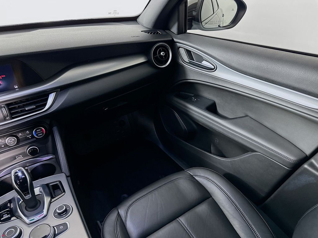 Thumbnail: 2020 Alfa Romeo Stelvio - 23