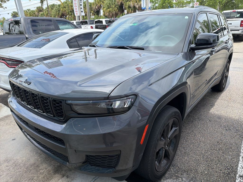 Used 2023 Baltic Gray Metallic Clearcoat Jeep Altitude image 3