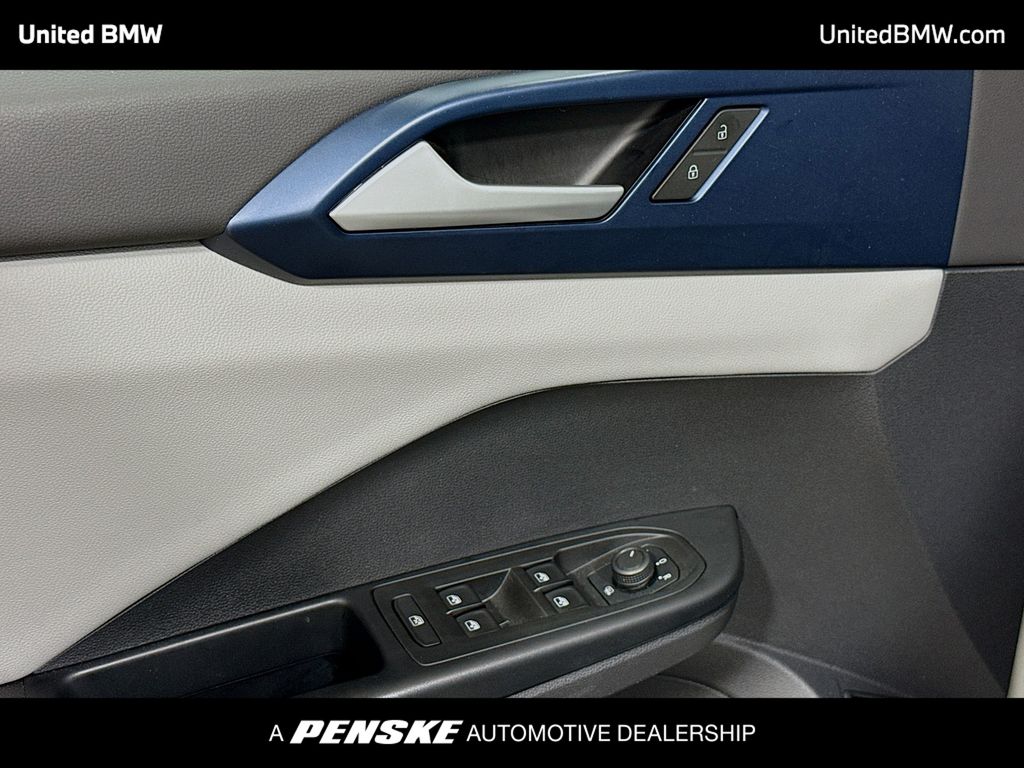 Thumbnail: 2022 Volkswagen Taos - 3