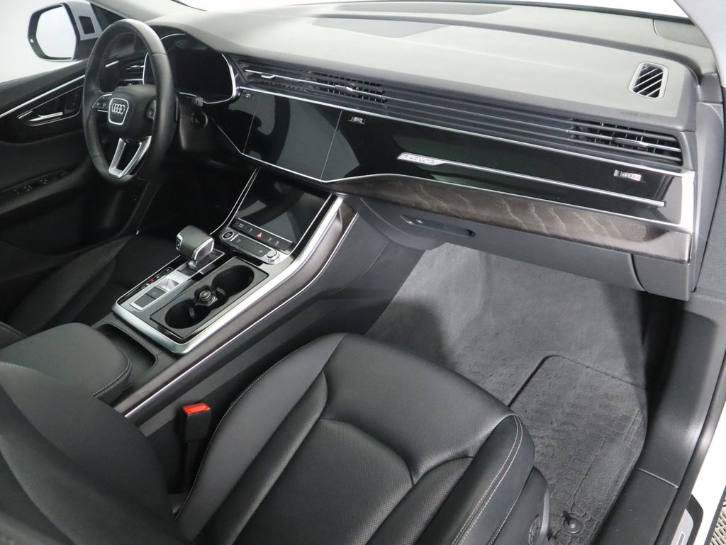 Thumbnail: 2022 Audi Q8 - 17