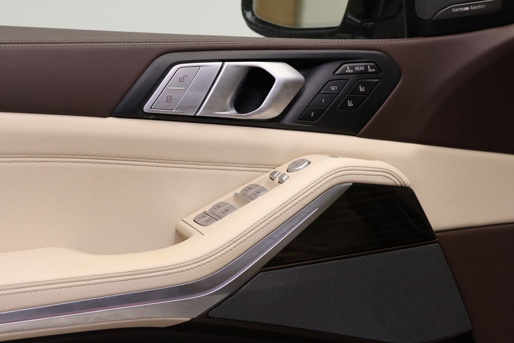 Thumbnail: 2019 BMW X7 - 32