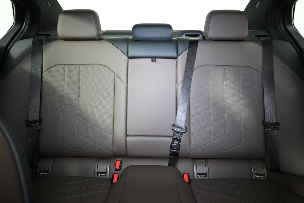 Thumbnail: 2026 BMW 5 Series - 25