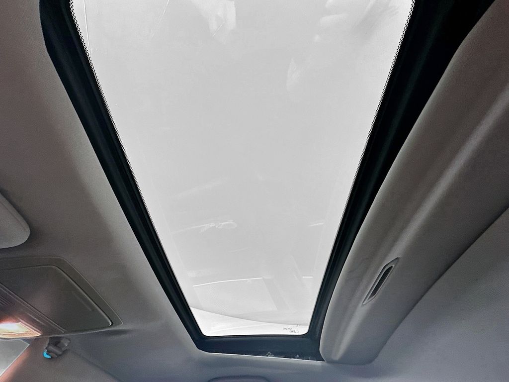 Used 2010 Green Honda EX-L image 18