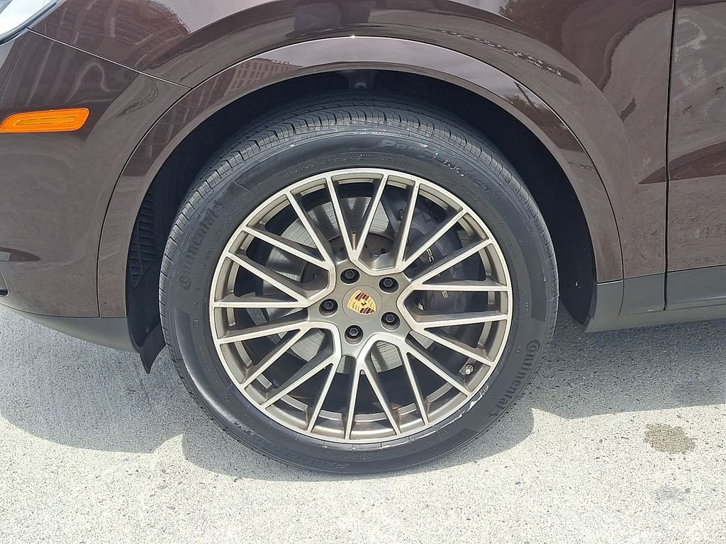 Thumbnail: 2023 Porsche Cayenne - 10