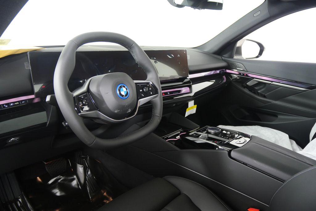 Thumbnail: 2026 BMW i5 - 12