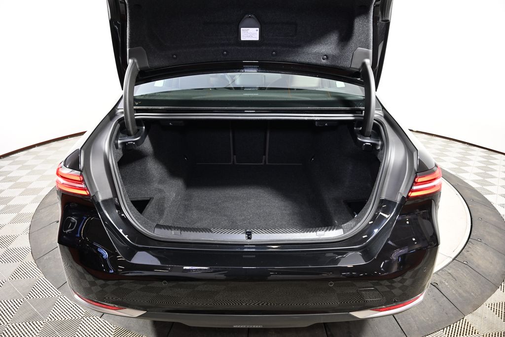 Thumbnail: 2026 BMW 5 Series - 10