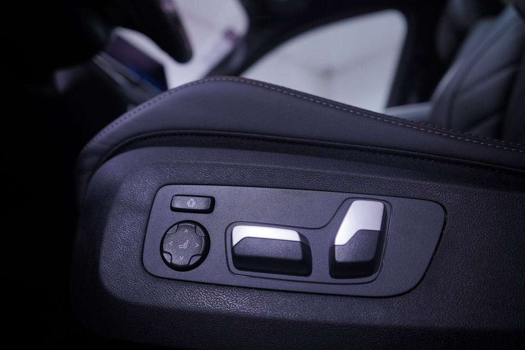 Thumbnail: 2026 BMW X5 - 12