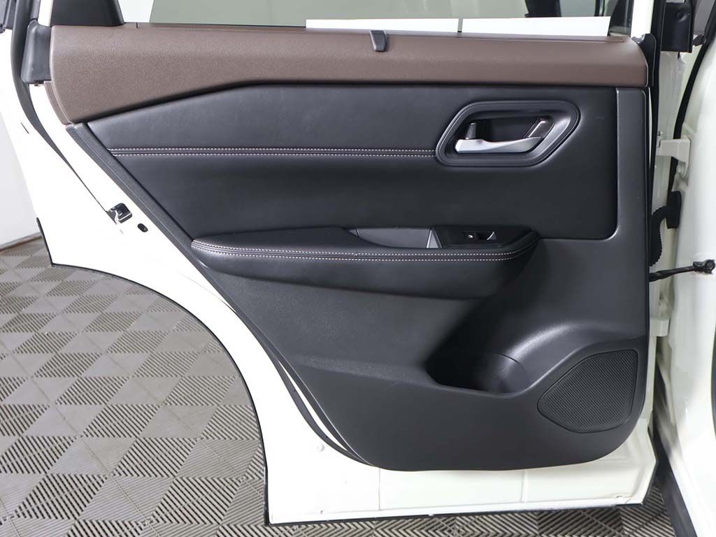 Used 2023 White Nissan SV image 27