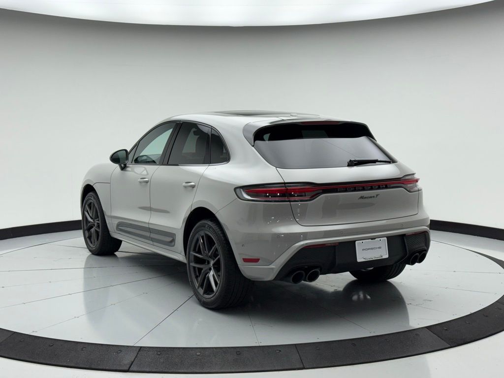 Thumbnail: 2023 Porsche Macan - 3