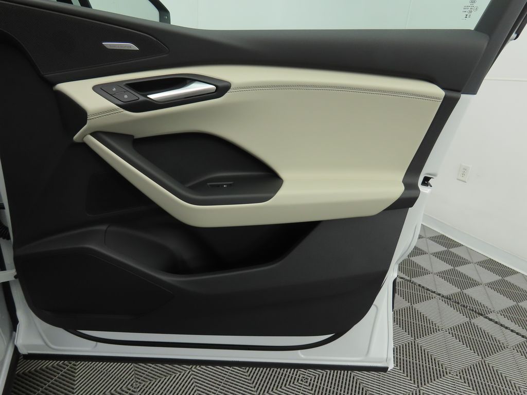 2025 Audi Q6 e-tron Premium 25