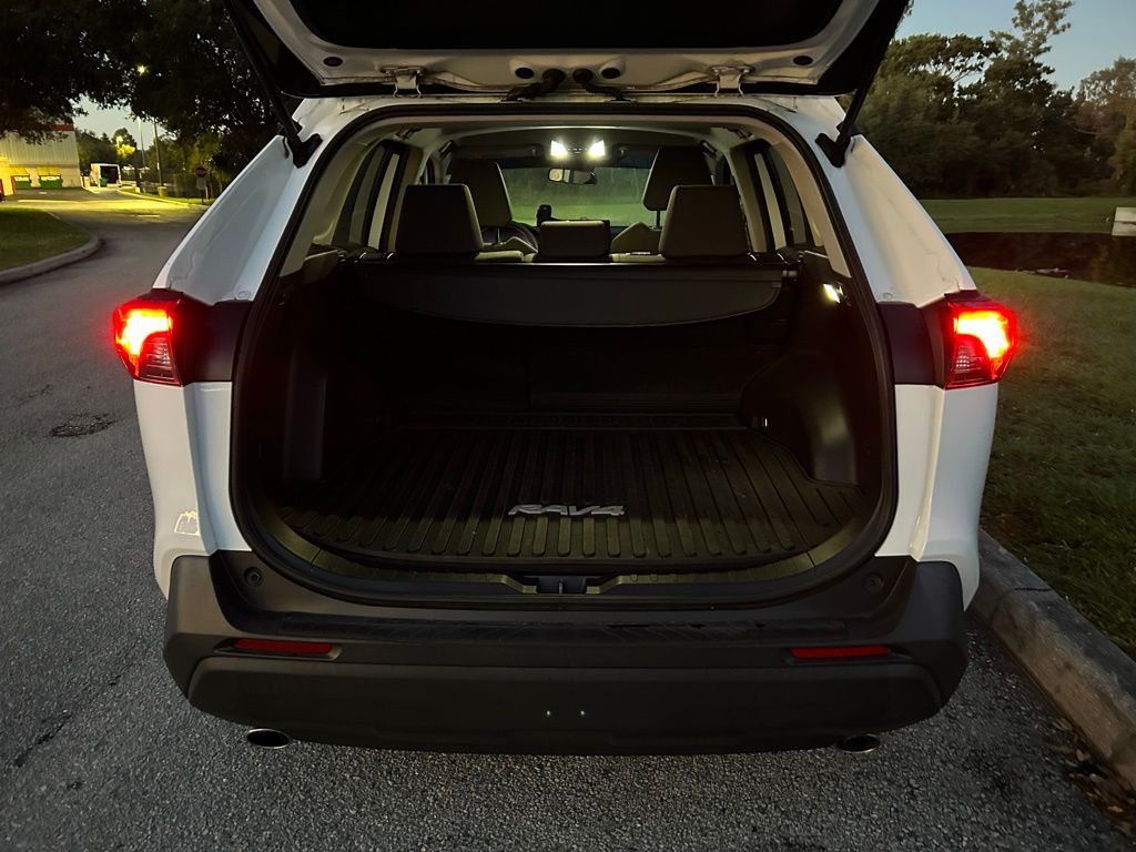 Thumbnail: 2022 Toyota RAV4 - 10