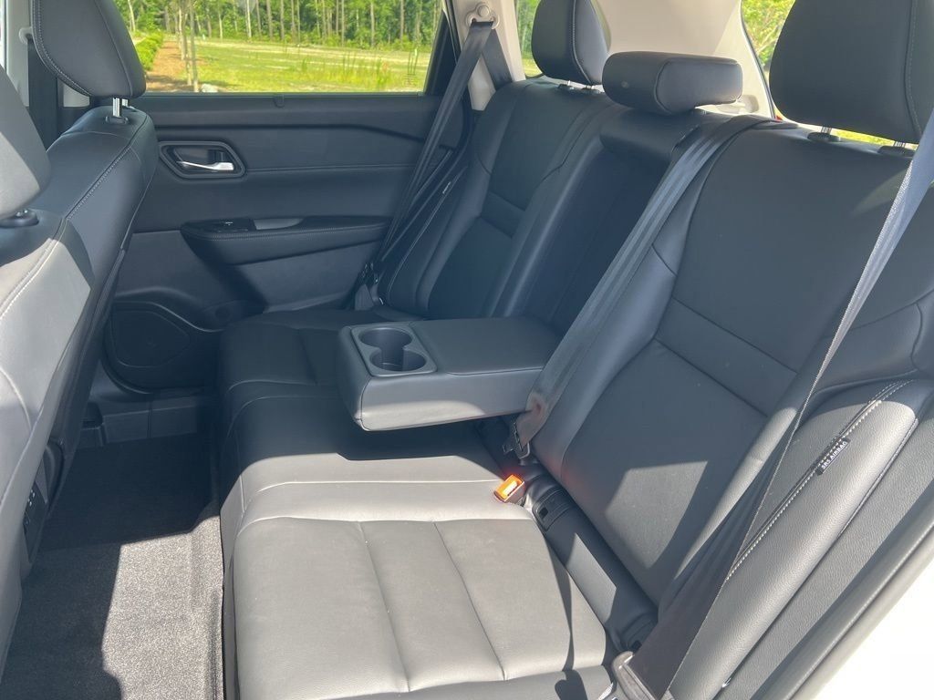 2025 Everest White Pearl Nissan Rogue SL FWD SUV