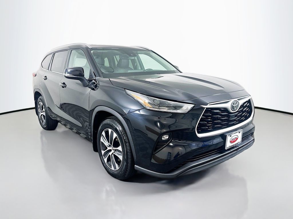 Thumbnail: 2021 Toyota Highlander - 3