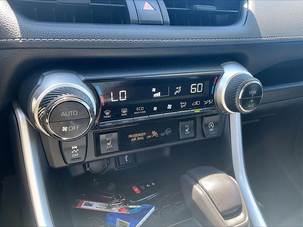 2021 Toyota RAV4 — photo 26