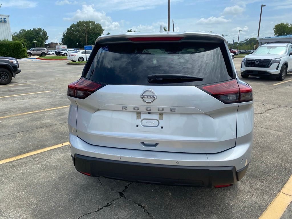 Used 2025 Silver Nissan SV image 7