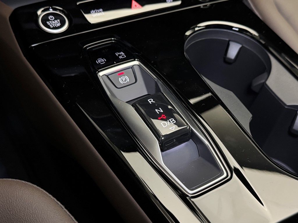 2025 Audi e-tron Premium 32