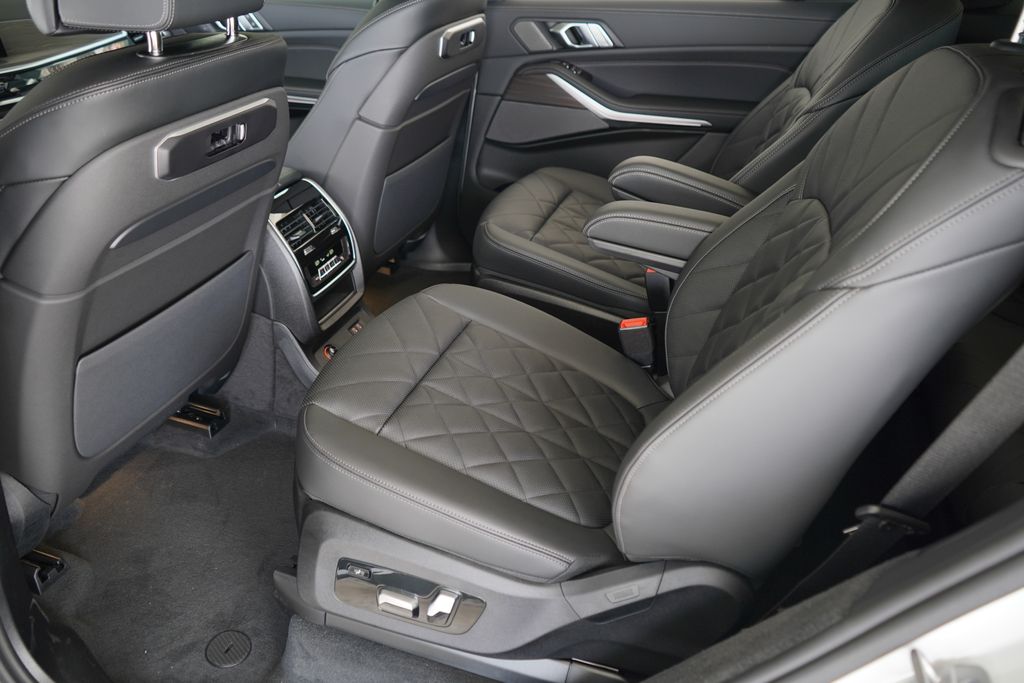 Thumbnail: 2026 BMW X7 - 19