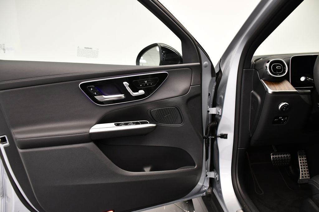 Thumbnail: 2026 Mercedes-Benz GLC - 31