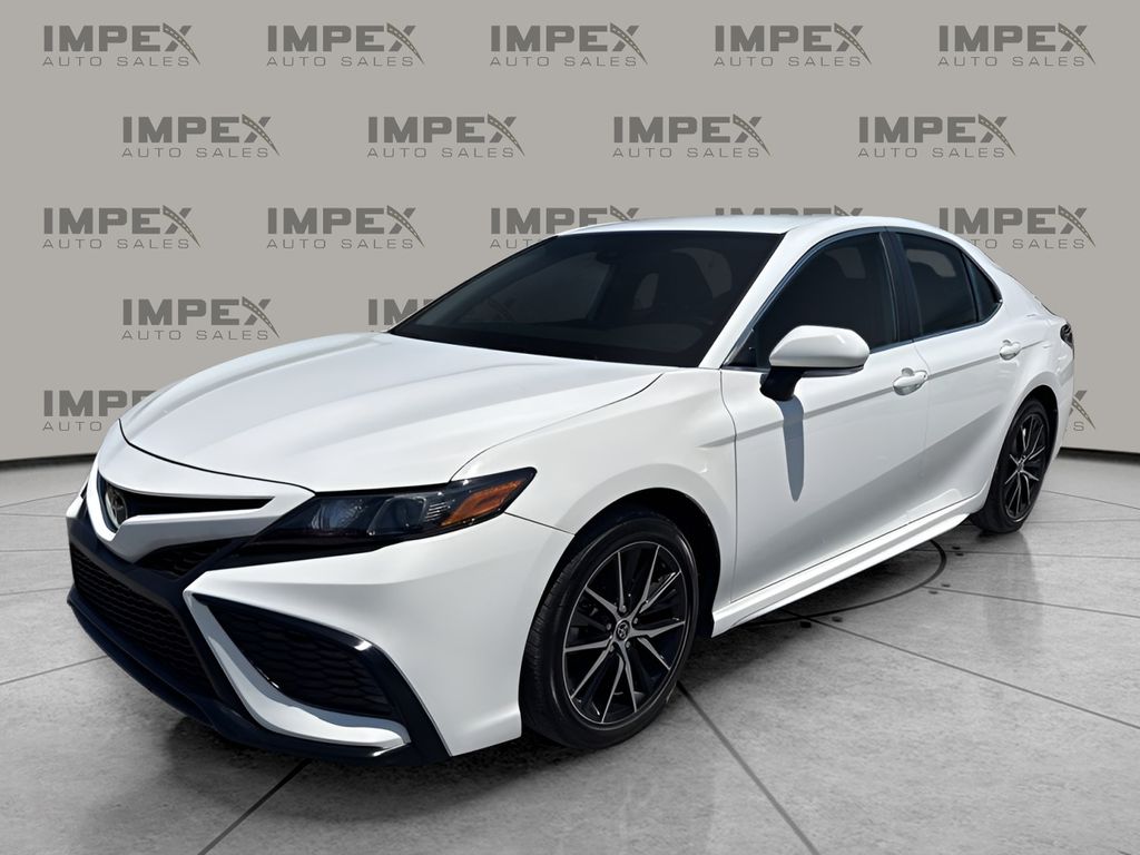 2023 Toyota Camry SE's photo