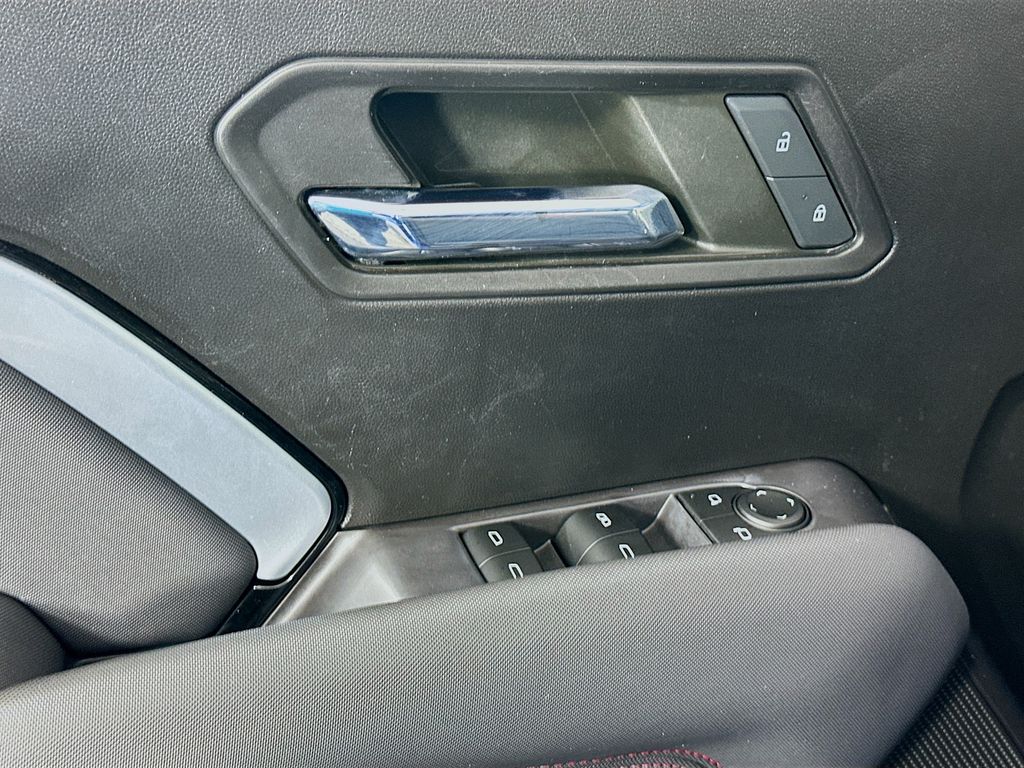 Thumbnail: 2023 Chevrolet Colorado - 17