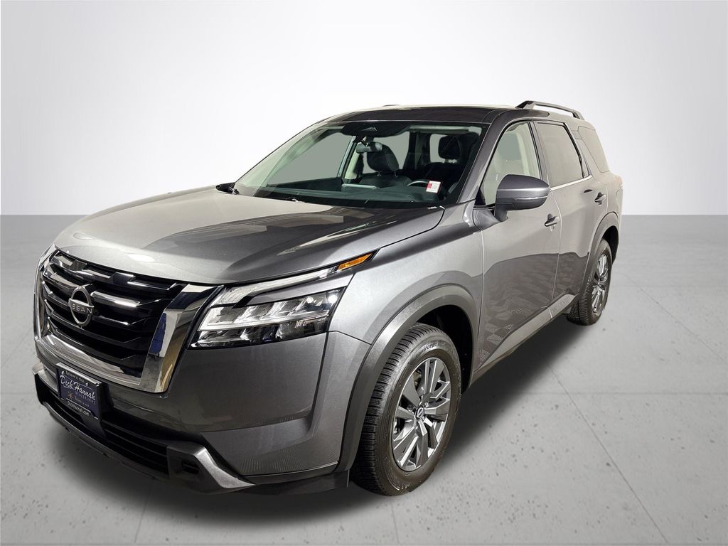 2022 Nissan Pathfinder SV