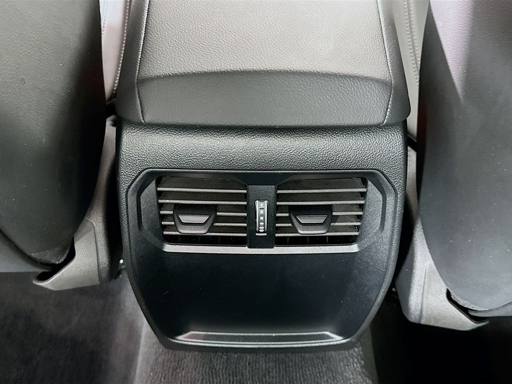 Thumbnail: 2025 BMW 4 Series - 26