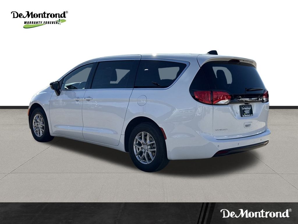 2026 Chrysler Voyager LX - 6