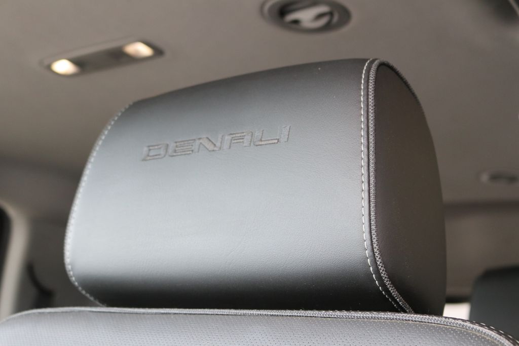 2018 GMC Yukon Denali photo