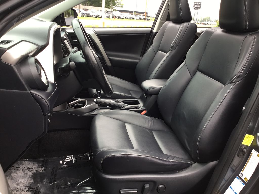 Thumbnail: 2017 Toyota RAV4 - 10