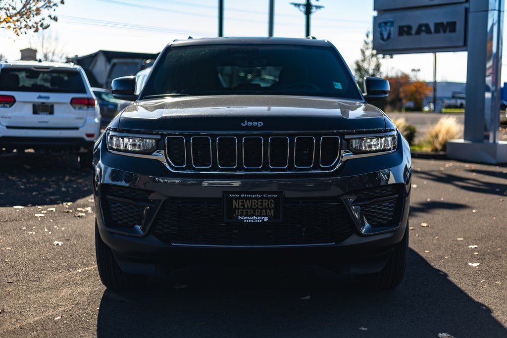 2025 Jeep Grand Cherokee Laredo X thumbnail 5