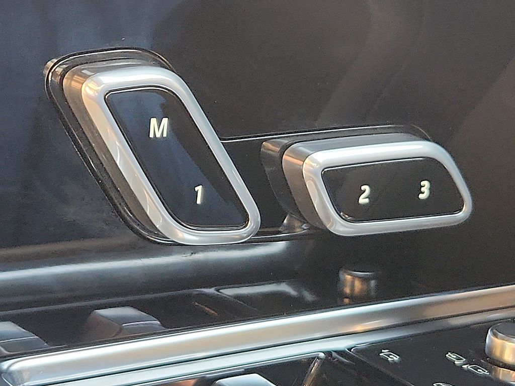 Thumbnail: 2023 Land Rover Range Rover - 24