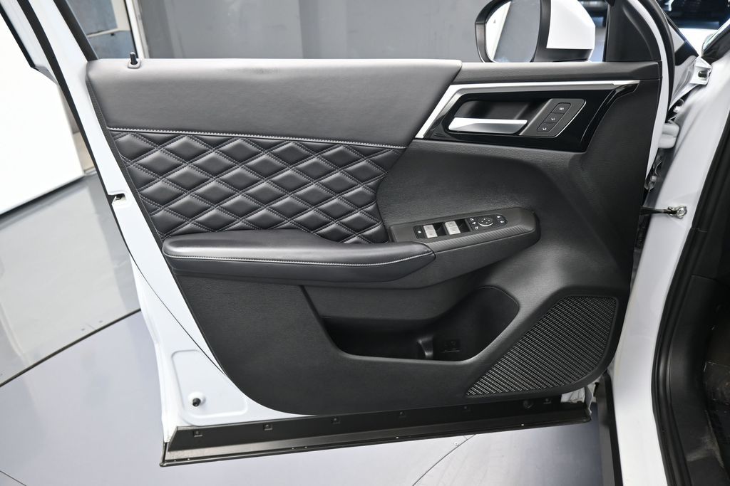 Used 2024 White Mitsubishi SEL image 14