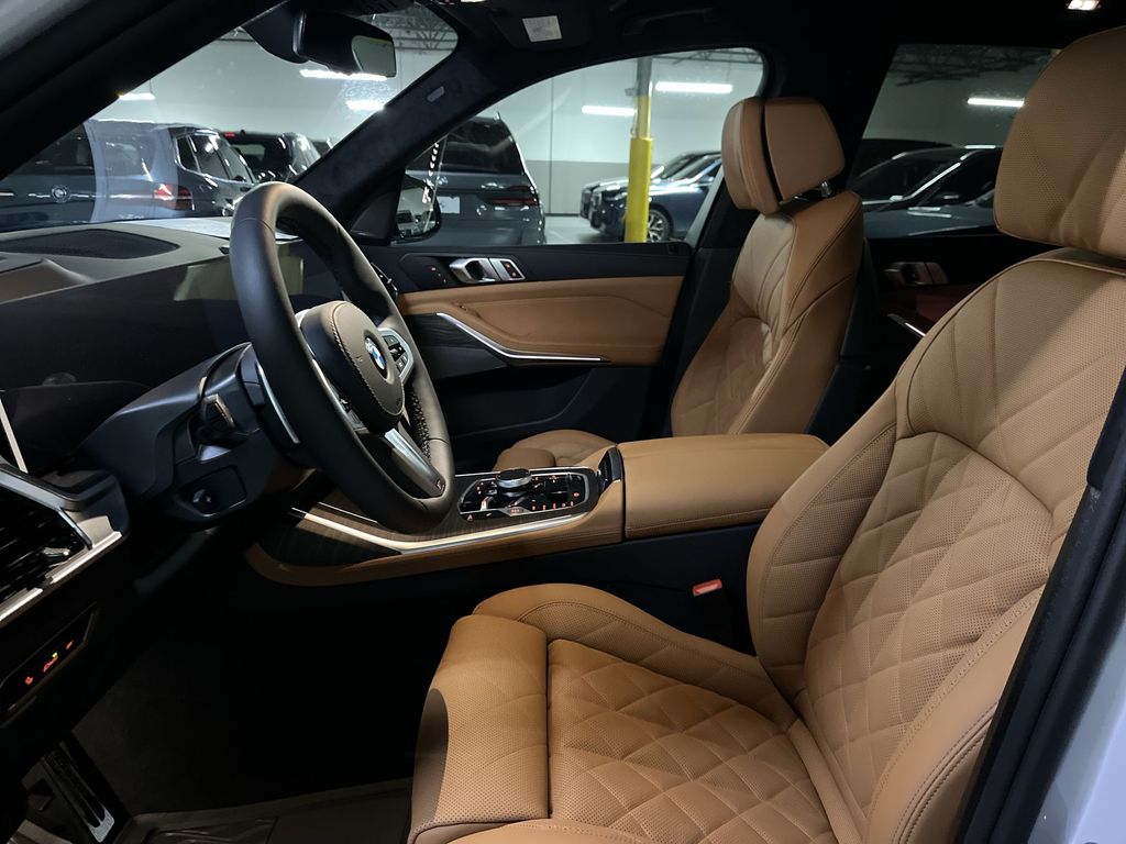 Thumbnail: 2026 BMW X7 - 11