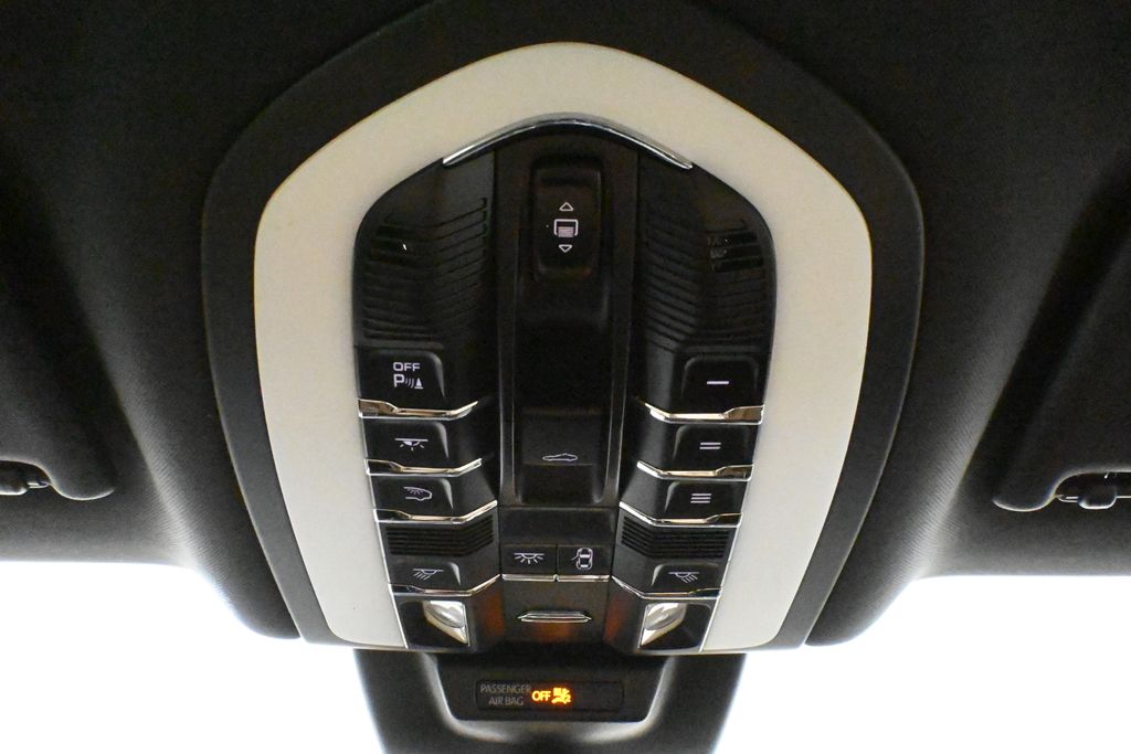 Thumbnail: 2019 Porsche Macan - 22