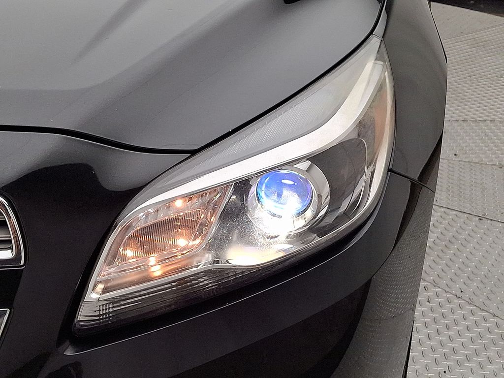 Thumbnail: 2013 Chevrolet Malibu - 9