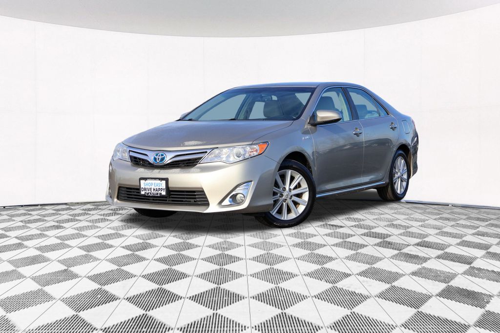 2014 Toyota Camry Hybrid LE 2