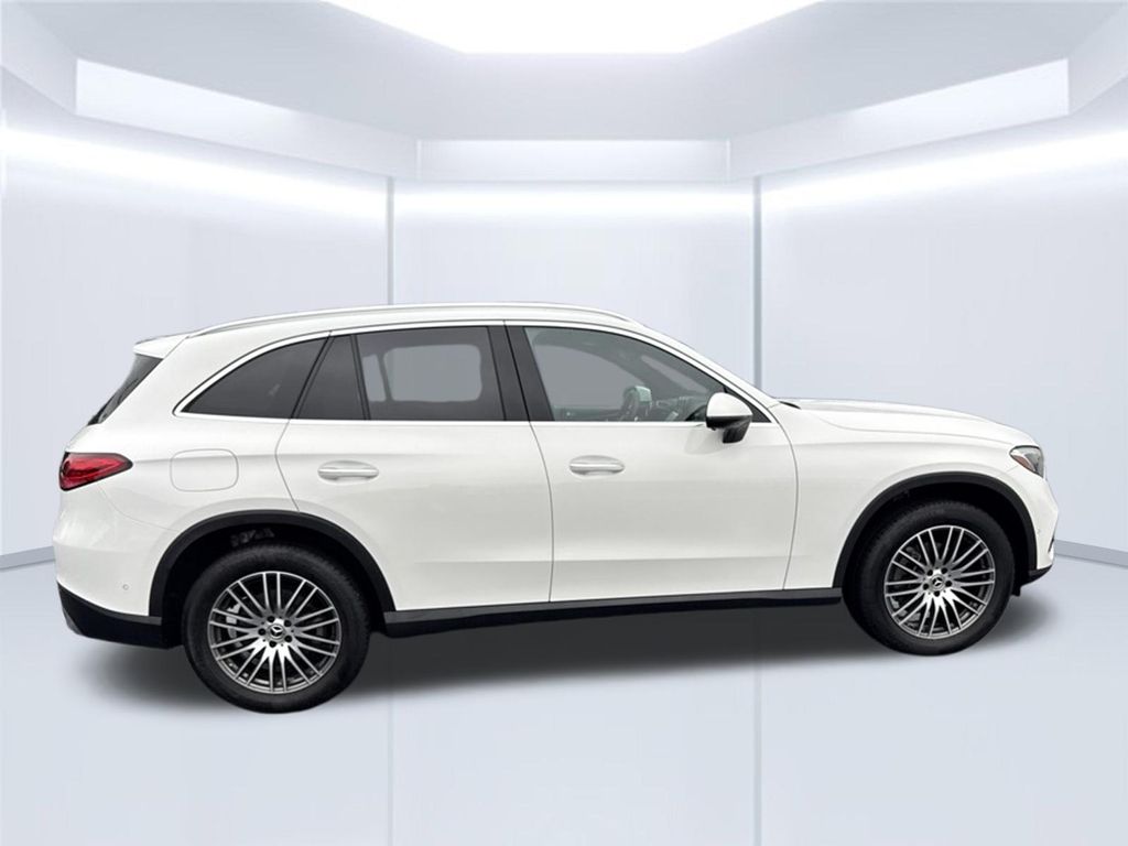 Thumbnail: 2025 Mercedes-Benz GLC - 6