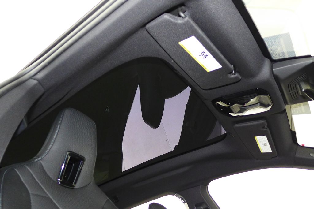 Thumbnail: 2023 BMW iX - 17