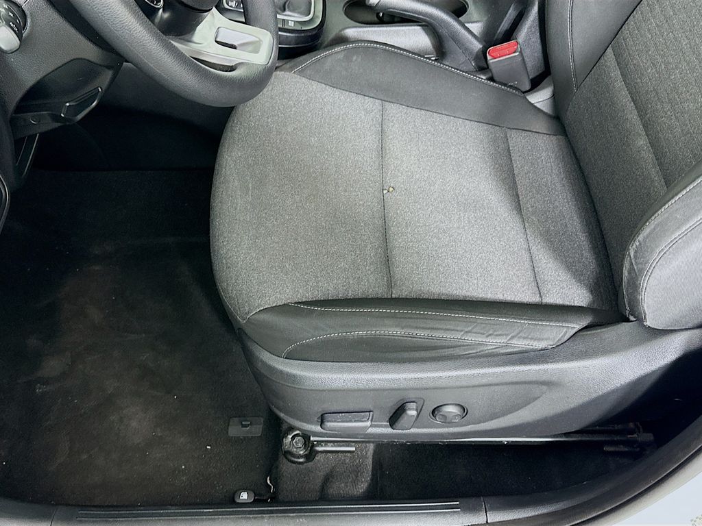 2021 Kia Soul S 19