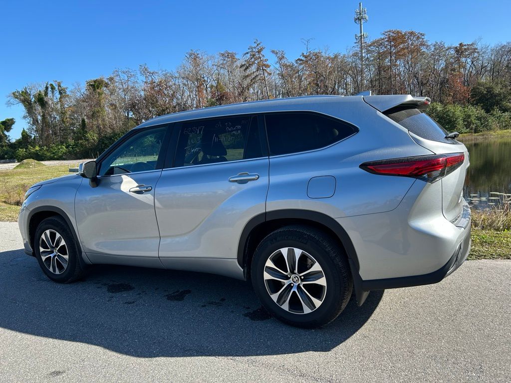 Thumbnail: 2023 Toyota Highlander - 3