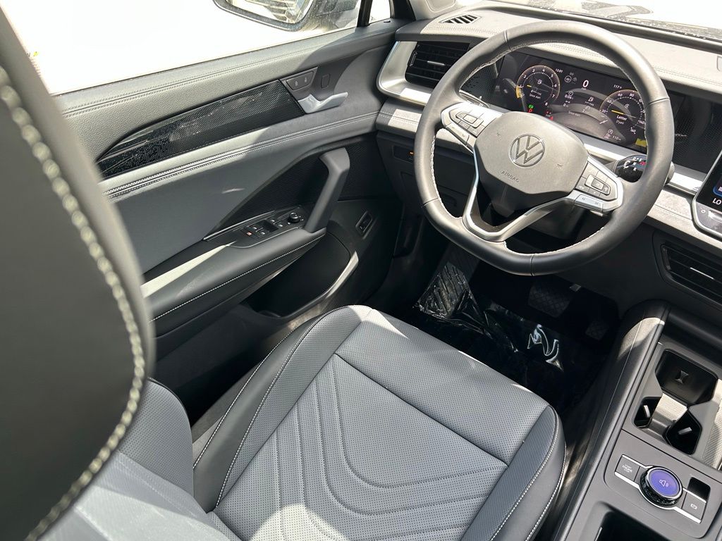 New 2026 Platinum Gray Volkswagen 2.0T SE image 8