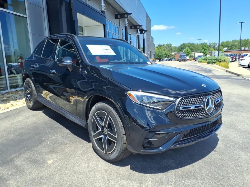 New 2026 Black Mercedes-Benz GLC 300 image 8