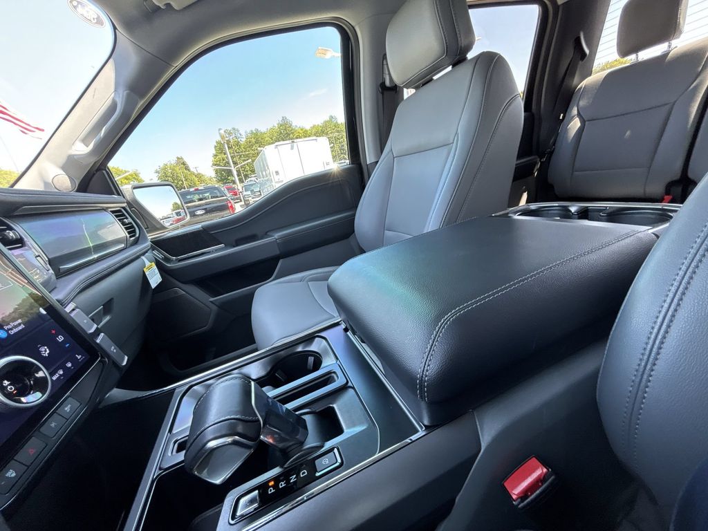 Used 2025 Black Metallic Ford Flash image 22