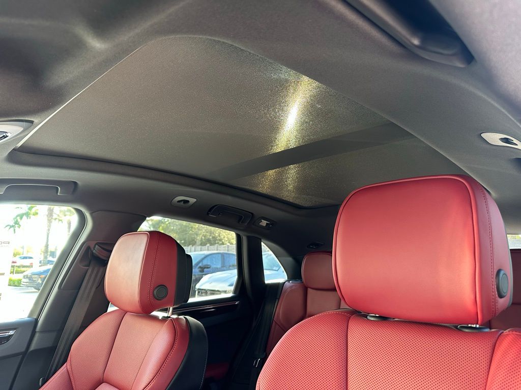 Thumbnail: 2026 Porsche Macan - 23