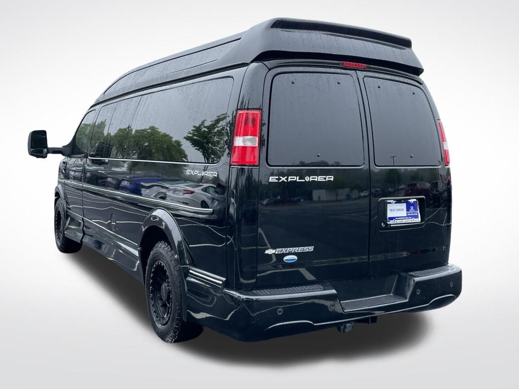 Thumbnail: 2017 Chevrolet Express - 4